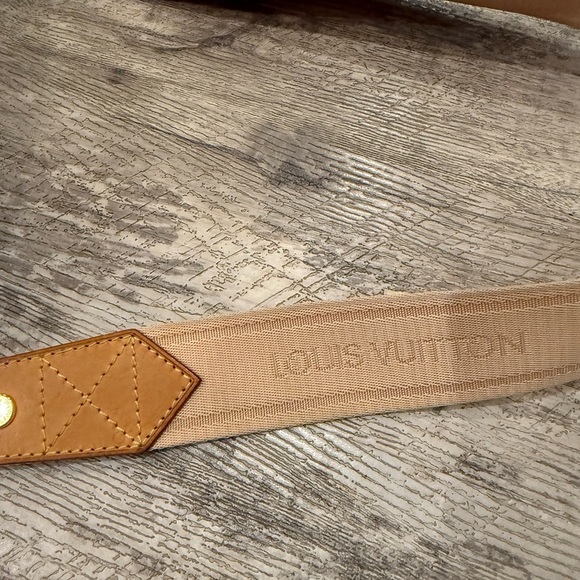 Louis Vuitton *RARE* Raindrop Besase Bag - Picture 7 of 14